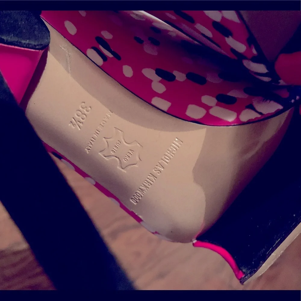 Nicholas Kirkwood Black & Hot Pink platform along back pumps. Size 38.5. - Picture 4 of 5